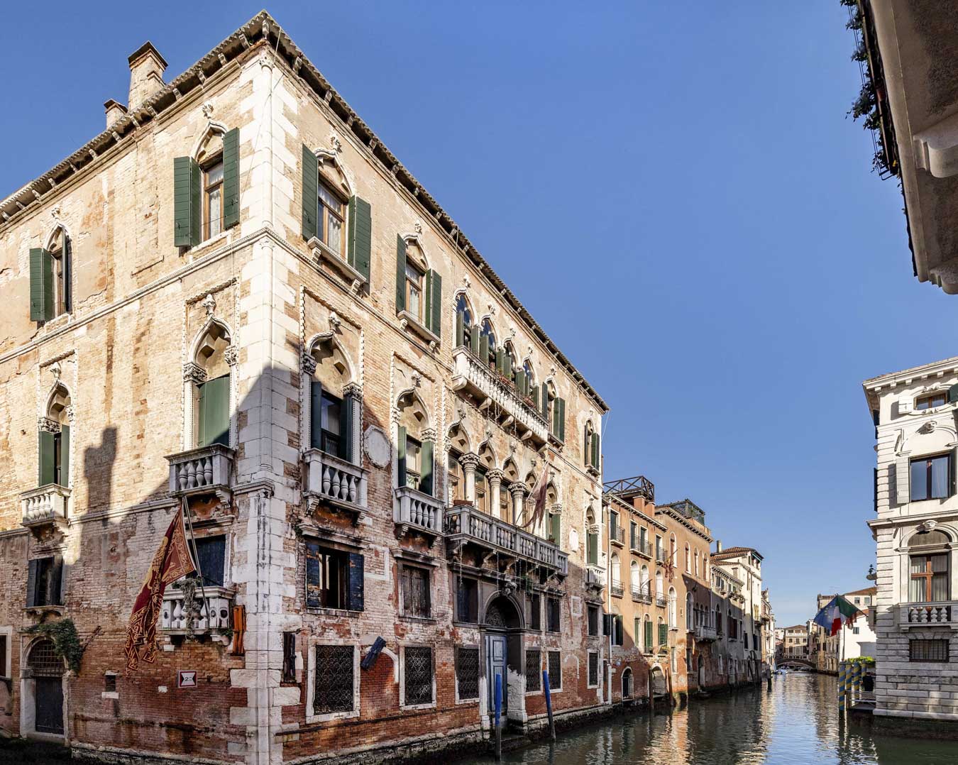 Captivating Second-Floor Noble Apartment in Cannaregio