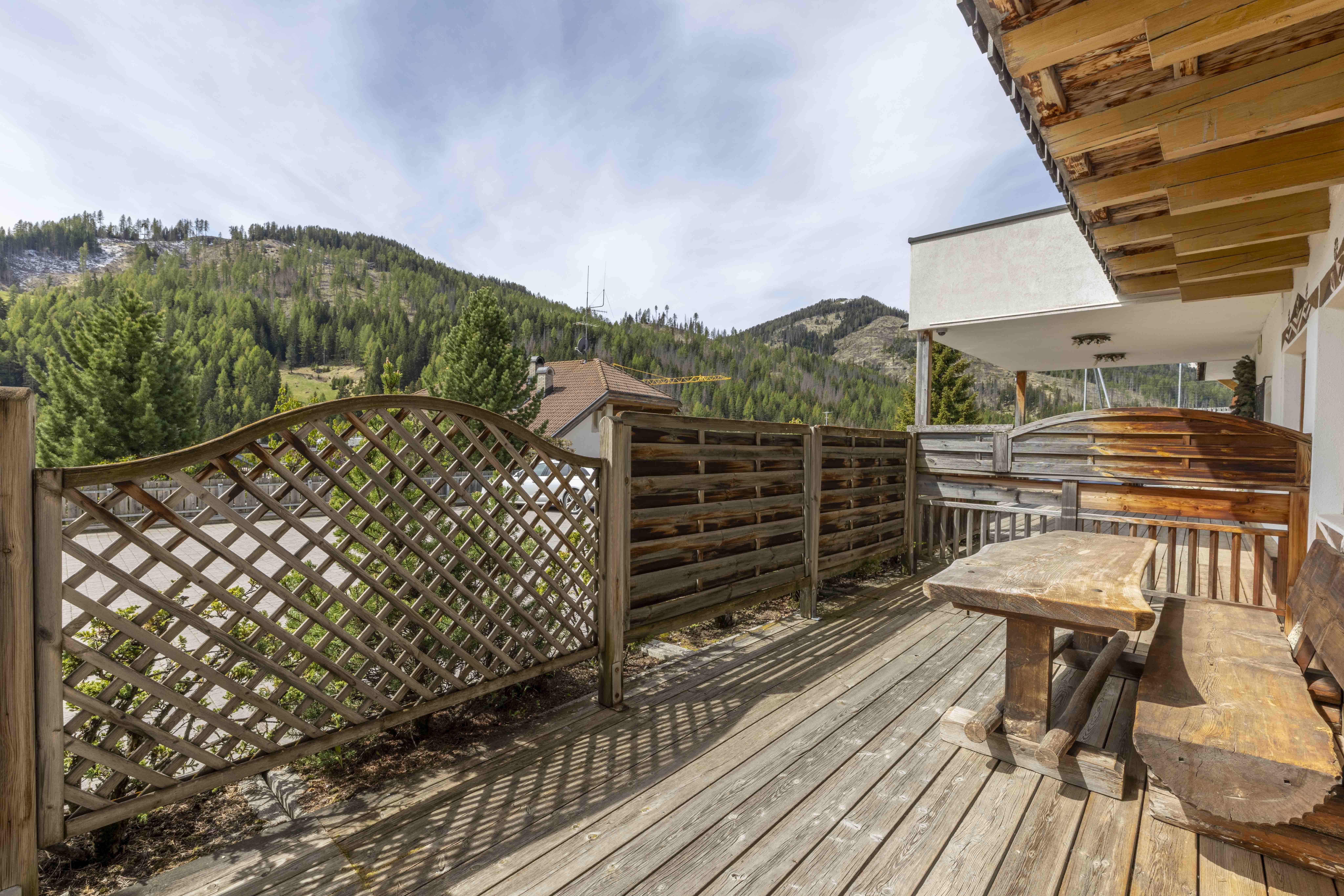 Appartamento bilocale con ampio terrazzo a San Cassiano