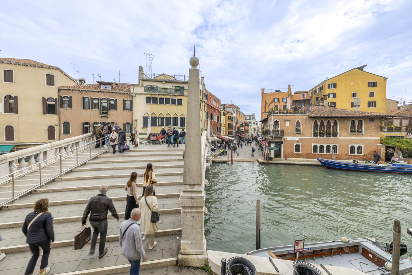 Spacious three-bedroom apartment in Cannaregio
