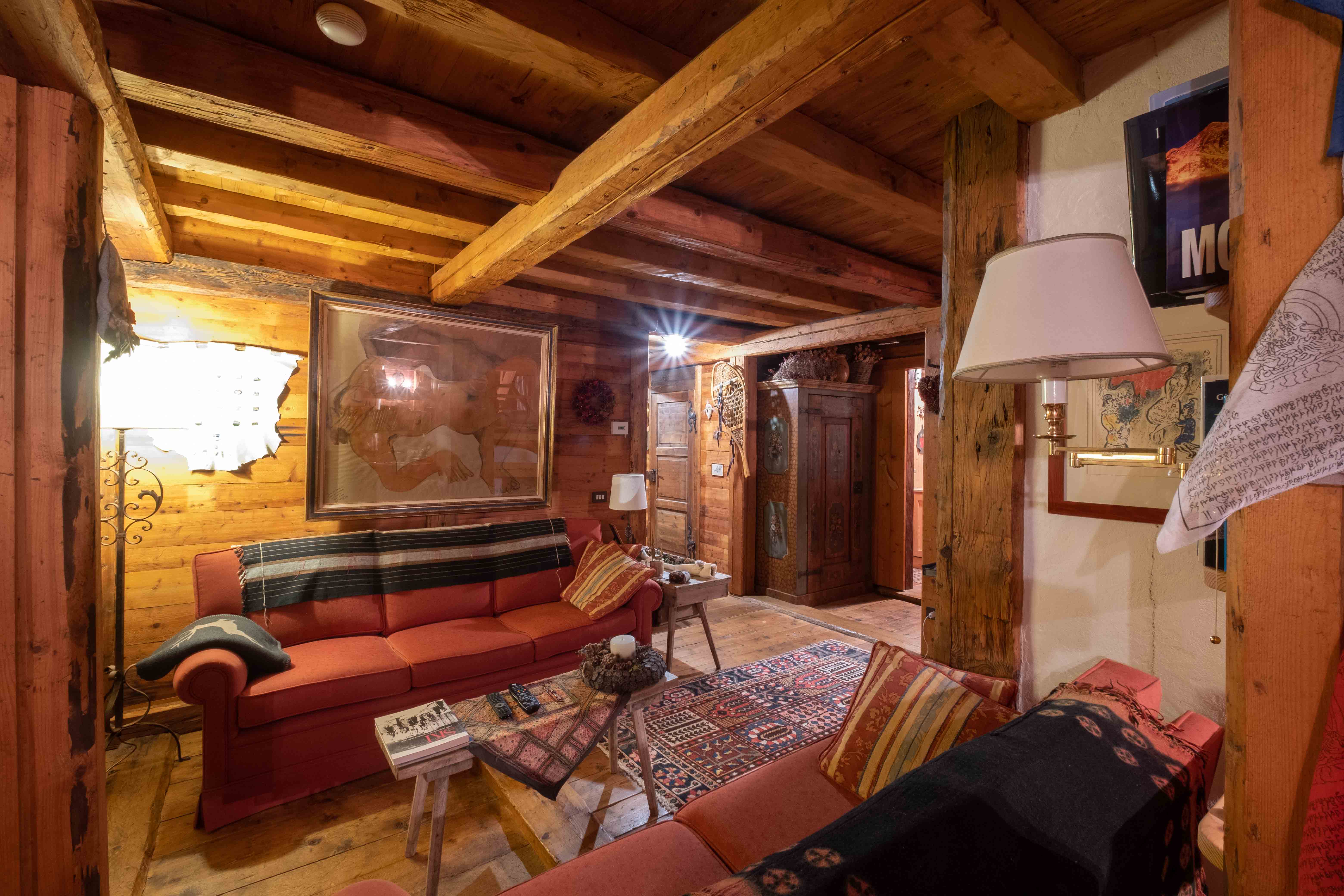 Apartment on two levels in a historic barn