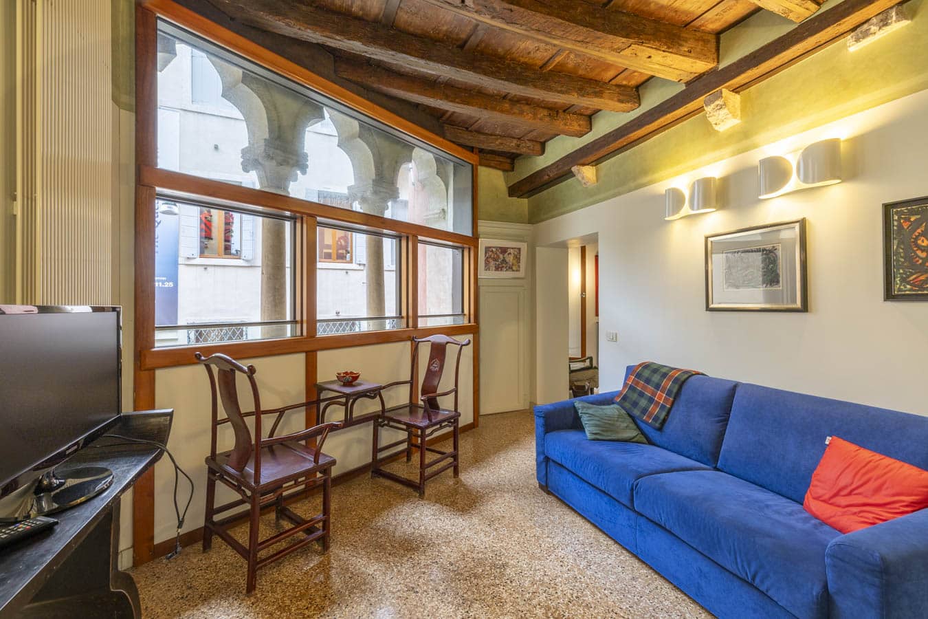 Graceful Apartment with Prestigious History in Santa Croce