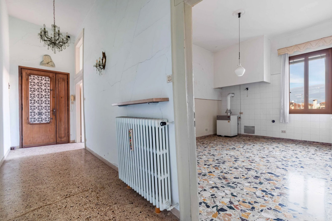 Ampia abitazione in un palazzo storico veneziano 