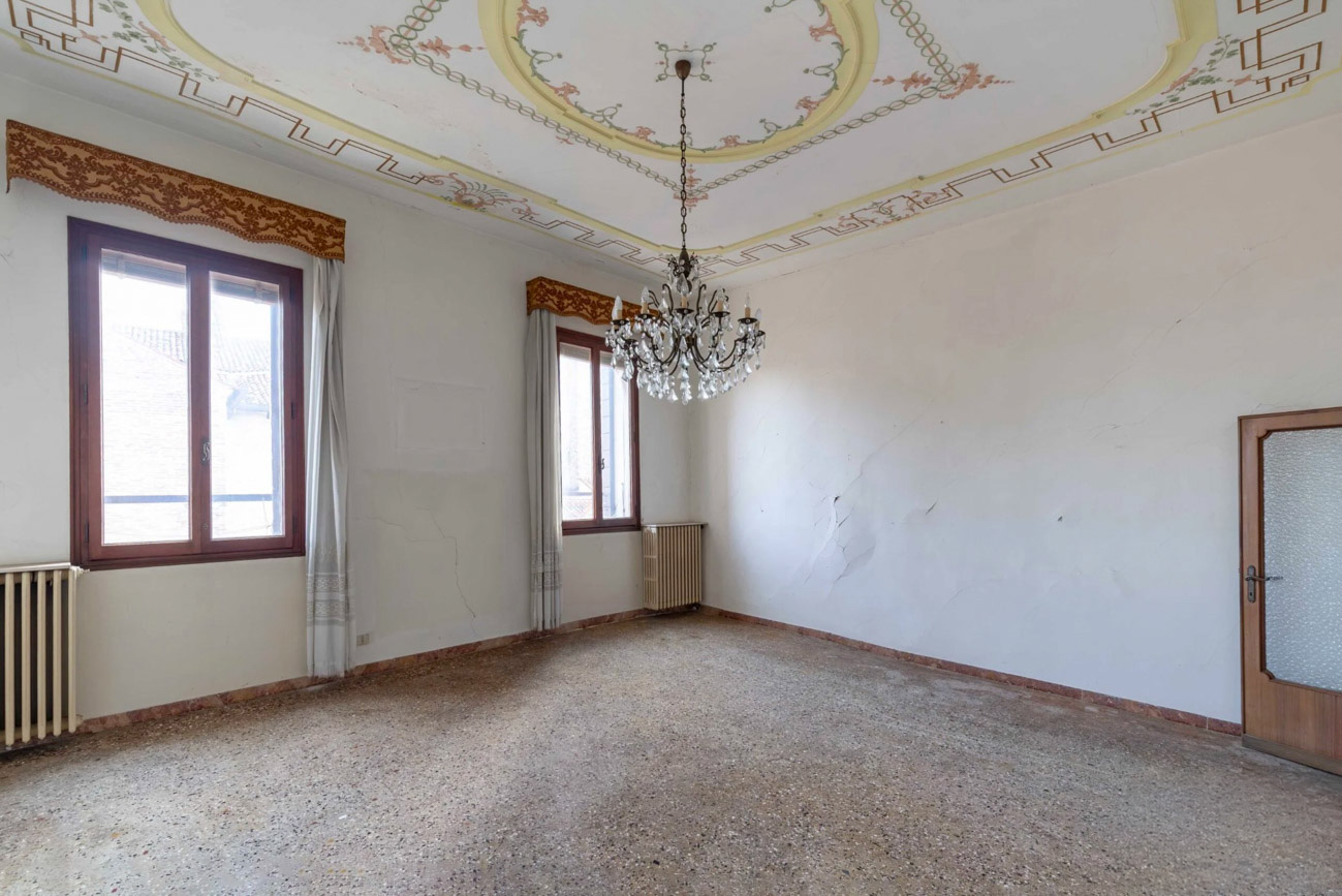 Ampia abitazione in un palazzo storico veneziano 