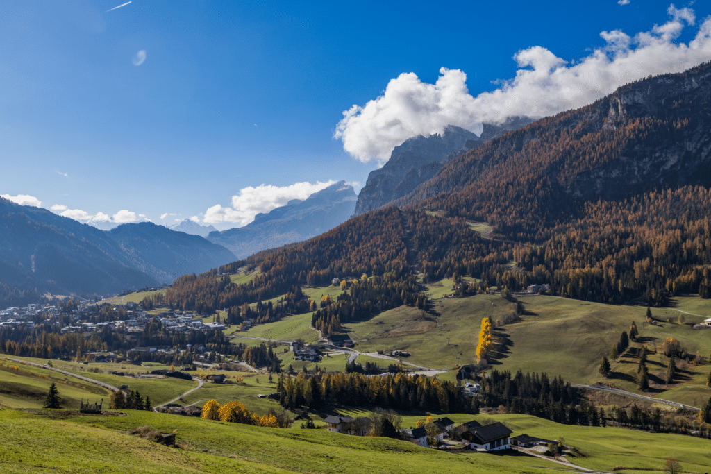 Vista sul paese da OIES in Badia