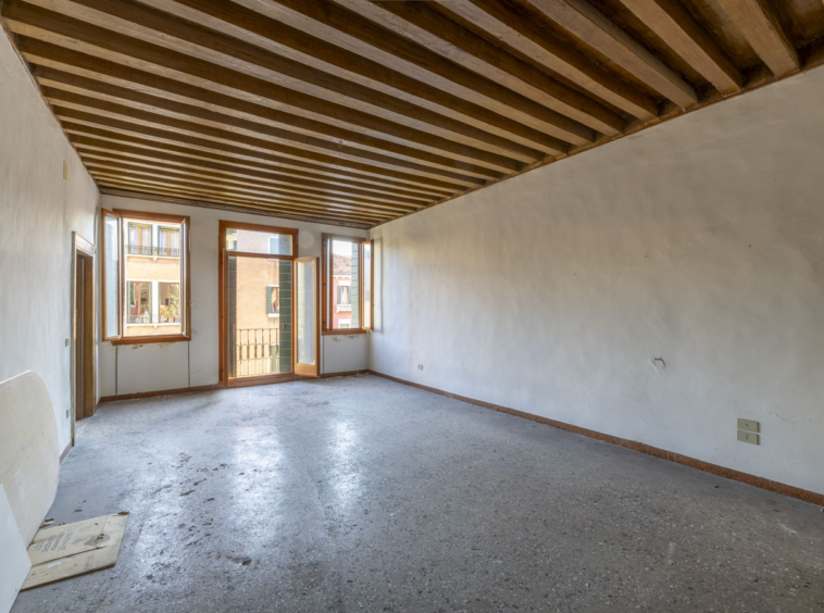 Salone balcone1