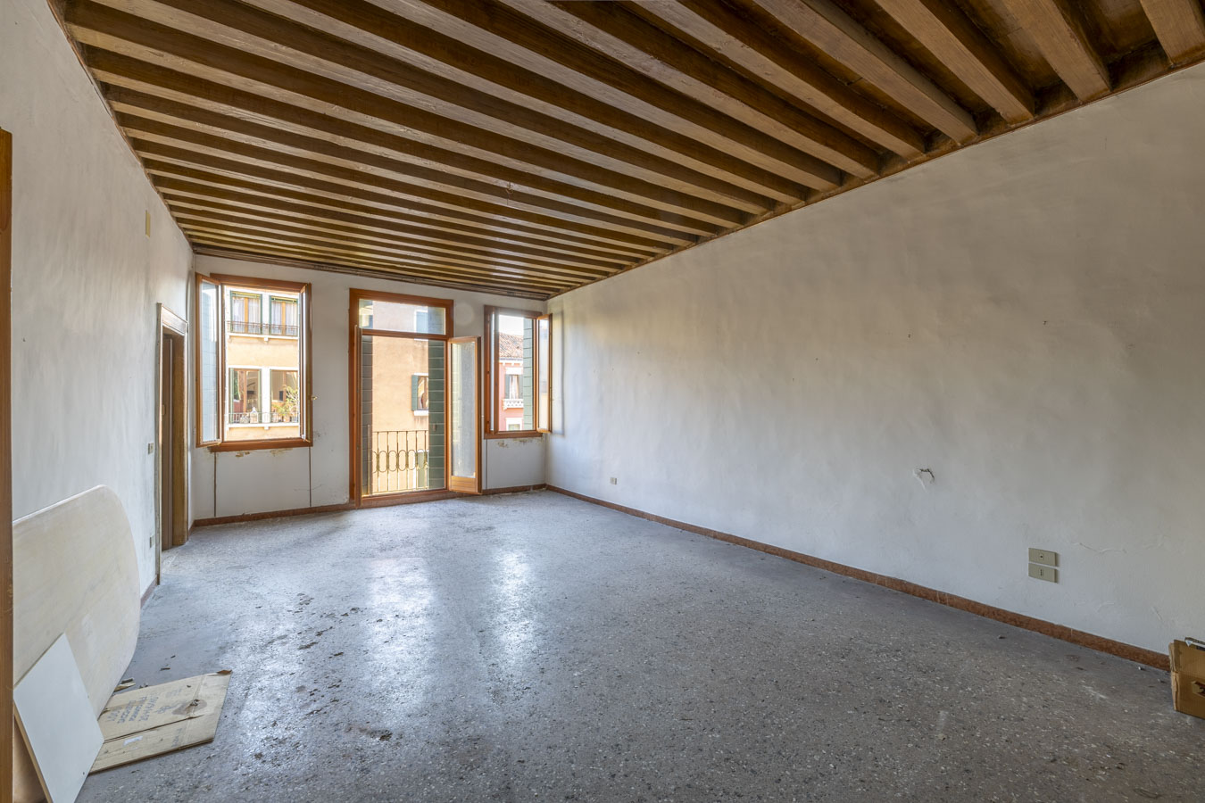 Salone balcone1