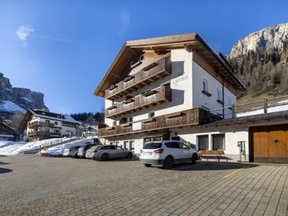 A Refined Alpine Estate in Colfosco
