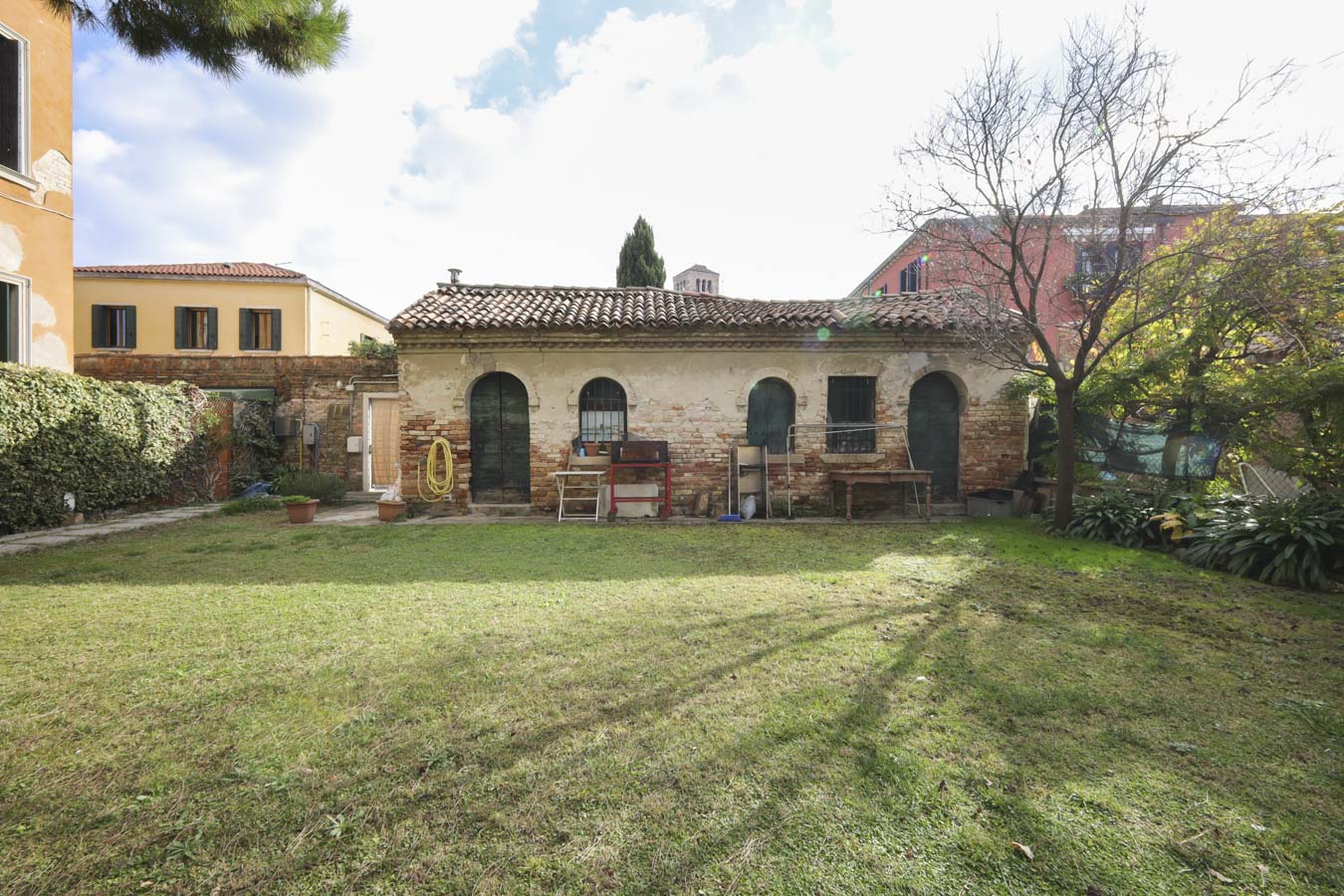 Giardino vista magazzino